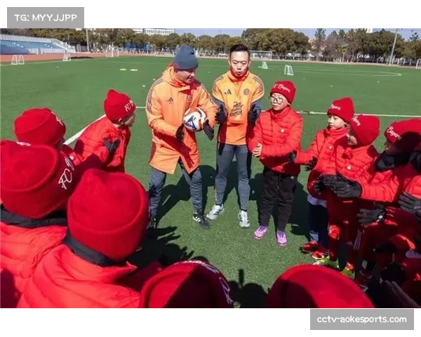 “校园足球日”：拜仁慕尼黑球员访问慕尼黑当地小学参与活动